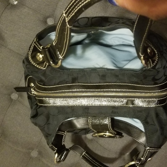 COACH (F15083)Signature SOHO LYNN HOBO Lrg - Black - Picture 3 of 5